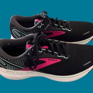 BROOKS Women’s Ghost 14 Running Shoes - Size 10 B - Black & Pink